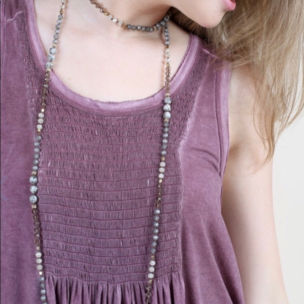 Long bead necklace.